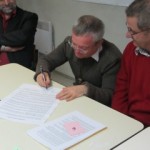 Signature de la charte par Philippe Louveau
